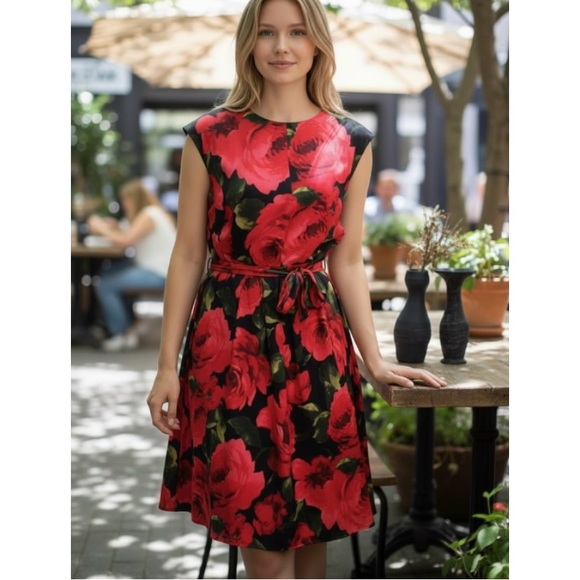 Shelby & Palmer Sleeveless Floral Dress - Picture 4 of 15